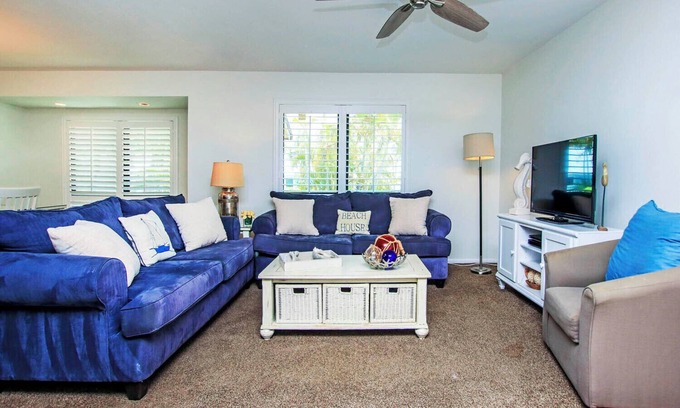 Sanibel House | Blind Pass D204 - Short walk to the beach