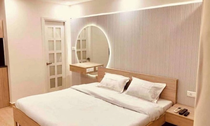 Sainik Farm Apartment | Bliss Studio