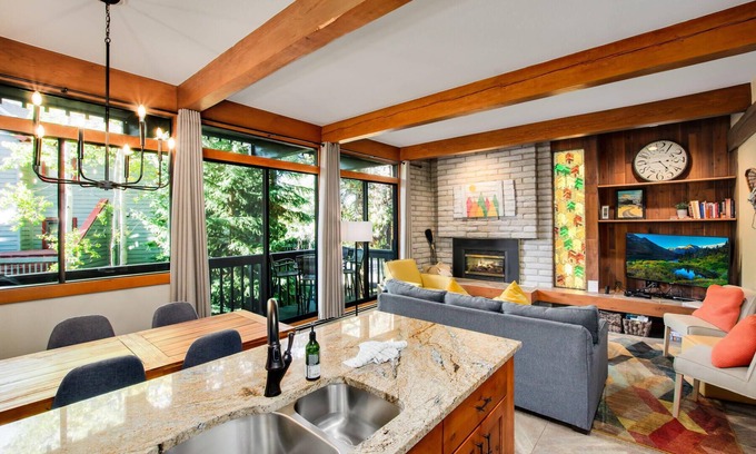 Warrior's Mark Condo | Blissfully Convenient Condo - walk to the Quicksilver lift, walk to Main Street!