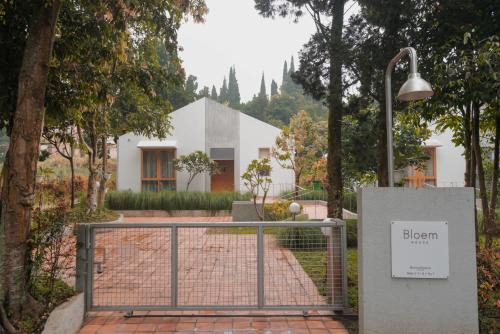 Parongpong Villa | Bloem & Blossom House
