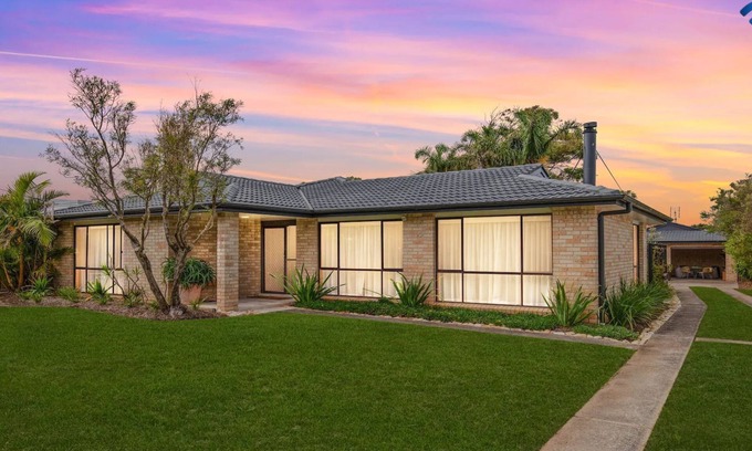 Culburra Beach House | Blondie's – beach at the end of the street