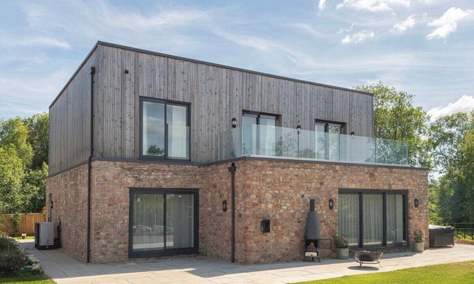 Holcombe House | Blooms House - Cookswood