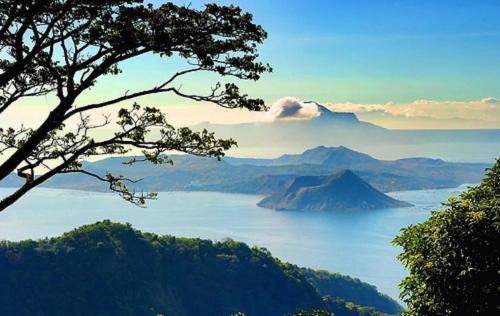 Tagaytay Hotel | Blowing In The Wind