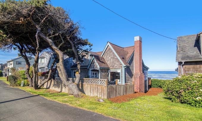 Edgewater Shores House | Blue Bird Cottage - Private beach access on big stump beach