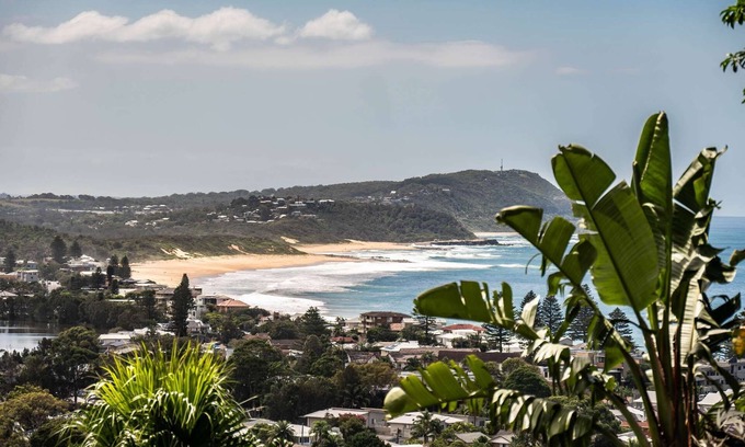 Terrigal House | “Blue Bird” – Oceanview, Spa & Games Room