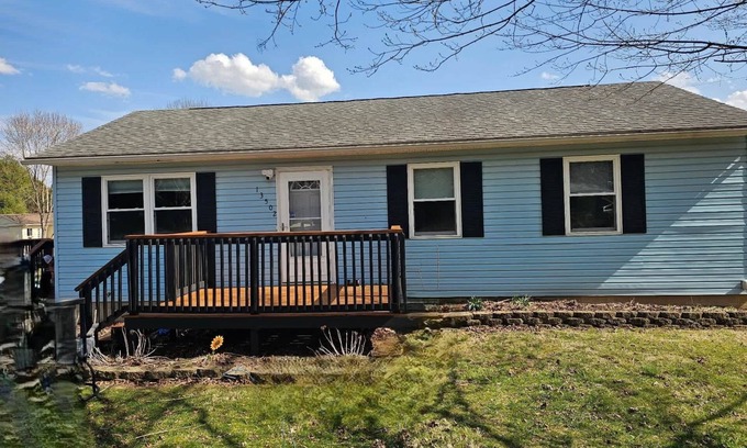 Logan Cottage | 'Blue Cottage' w/Game Room, Deck & Hot Tub
