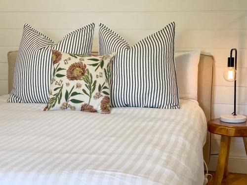 Tenterfield House | Blue Duck Cottage Village Comfort with Fireplace