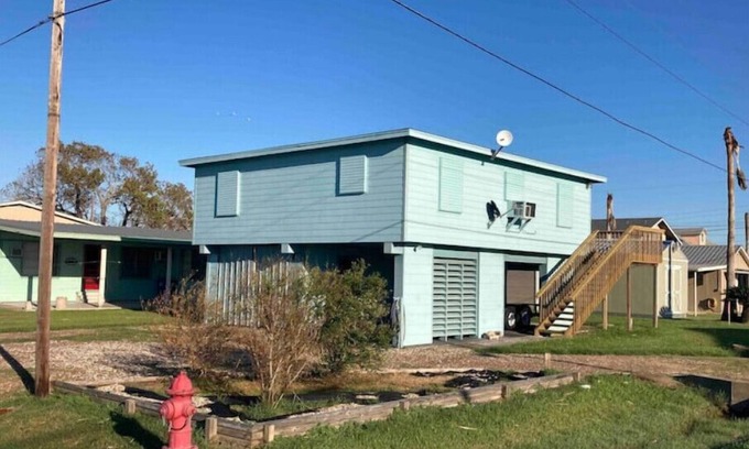 Port O Connor House | Blue Heron 2/1 Near the Boat Ramp