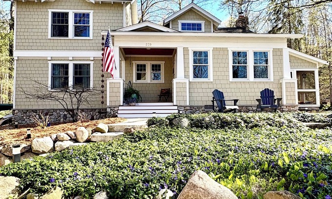 Beulah Cottage | Blue Ridge Cottage- Charming 3-bedroom 2-bath on Crystal Lake