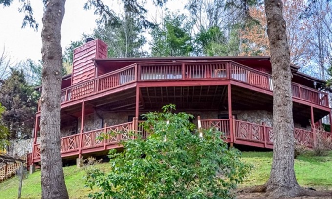 Fleetwood Cabin | Blue Ridge Mountain family home in Fleetwood Falls
