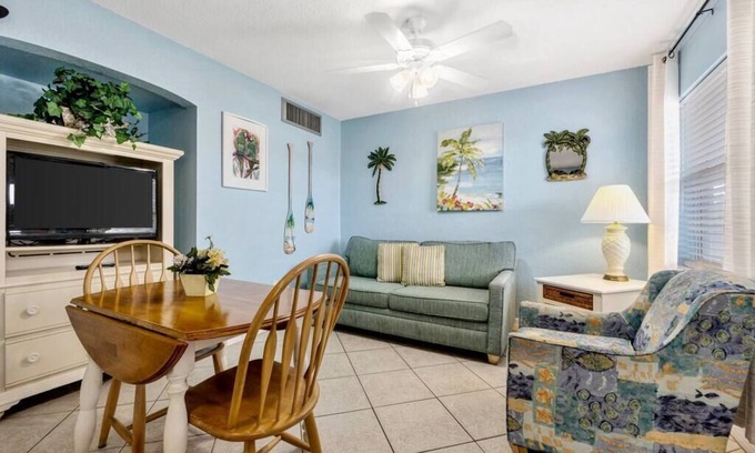 Clearwater Beach Hotel | Blue Wave Suites: Make Waves in Clearwater Beach