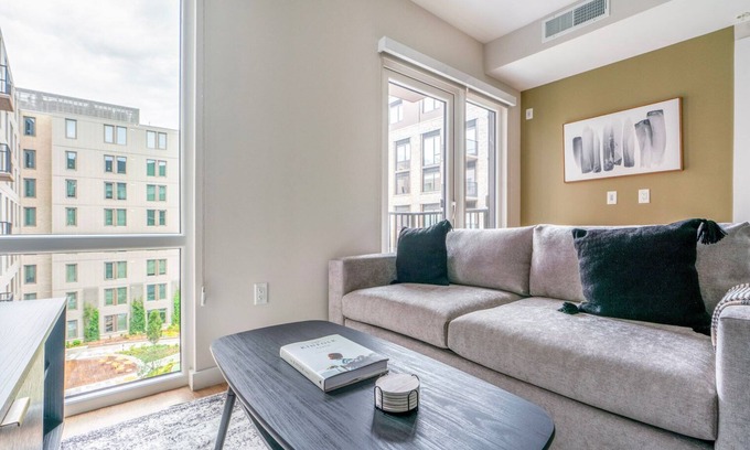 Columbia Heights Apartment | Blueground | Columbia Heights, pool, nr Meridian Hill Park