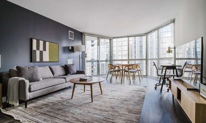 Near North Side Apartment | Blueground | Gold Coast, rooftop & gym, nr Hancock