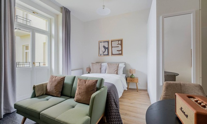 Prague 7 Apartment | Blueground | Holešovice, balcony, nr Vltava (PRG-61)