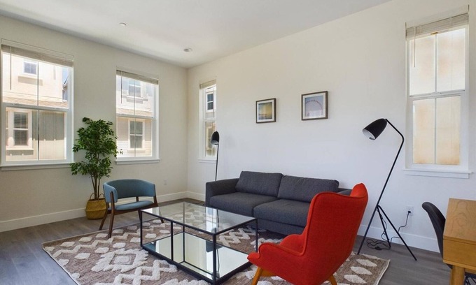 Newark House | Blueground | Palo Alto Gym, Pool, nr Stanford