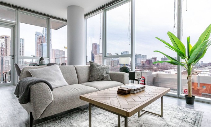 The Loop Apartment | Blueground | S Loop, pool & w/d, nr Willis Tower