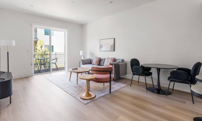 Santa Clara Apartment | Blueground | Santa Clara, balcony, nr Central Park
