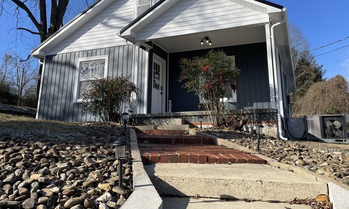 Newport House | Bluetiful Getaway