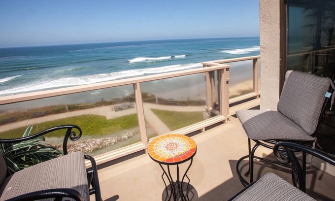 Solana Beach Condo | Bluff Top Breezes - Oceanfront Top Floor Condo, Nightly Sunsets, Pool