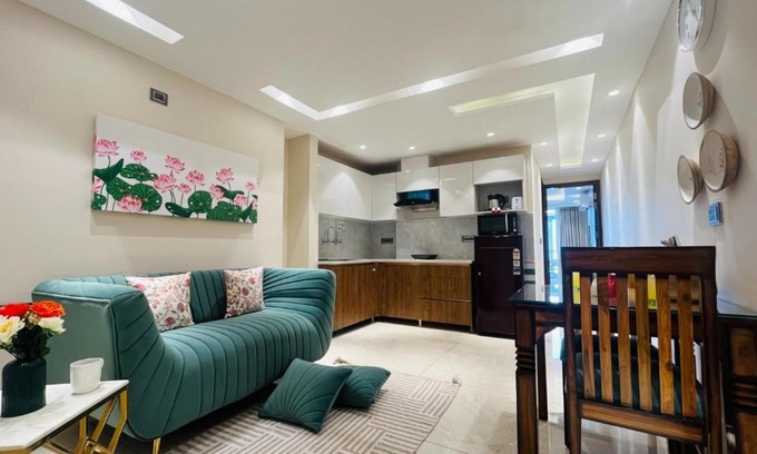 Sector 14 Hotel | BluO 1BHK Suite - Balcony, Gym, Lift, Parking