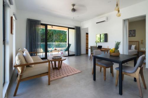 Playa Langosta Apartment | Bo Jungle - Steps to Tamarindo Beach - Surf Pool 4