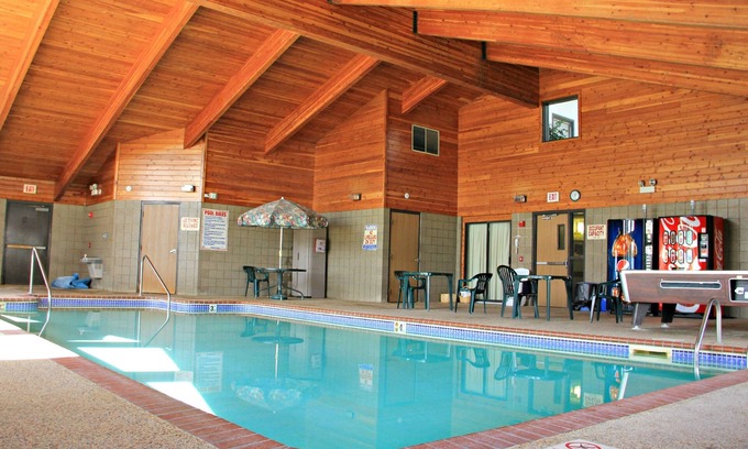 Wautoma Hotel | Boarders Inn & Suites by Cobblestone Hotels - Wautoma