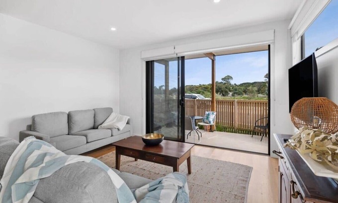 Torquay Apartment | Boardwalk on Bright Coastal Apartment