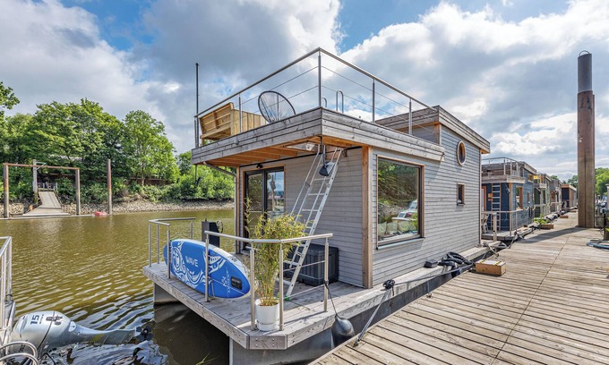 Neuland Boat Rental | Boat 'Hausboot Off - Ort Zum Abschalten' with Private Terrace and Wi-Fi