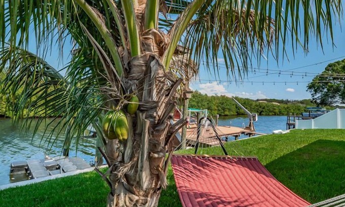 Bay Crest Park House | Boat Included /Large Dock /Cabana Pool /Dolphins /Manatees /Great Fishing