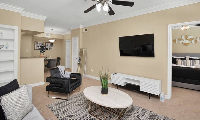 Houston Apartment | Boho Atmosphere Lux - 10 Mins away from Galleria!