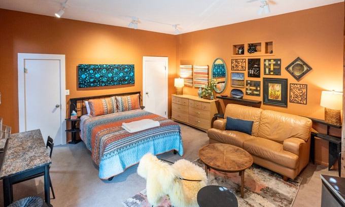 North Queen Anne Condo | Boho Studio on 8th Ave West | Queen Anne, Seattle