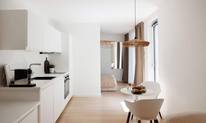 Brigittenau Apartment | Boho Suite Augarten, 10min to City Center, Terrace