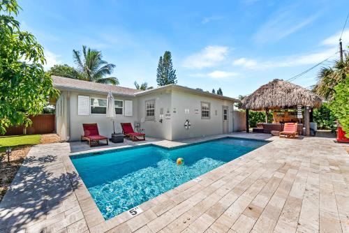 Boynton Beach House | Boho Tiki Villa w Heated Saltwater Pool, King Beds & 6TVs