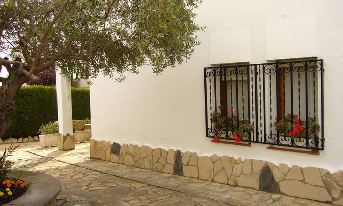 Clara House | Bonita Casa Para Vacaciones con Amplio Jardín en la Costa Dorada