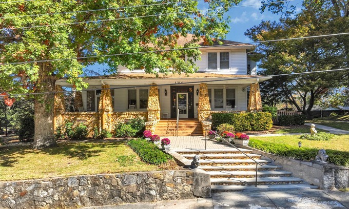 Hyman Heights Historic District House | Bonnie Haven | Historic 10 BR Home in Downtown Hendersonville