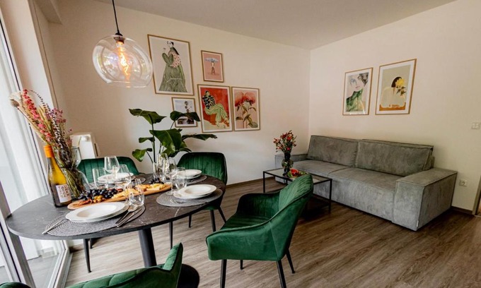 Passau Apartment | BONNYSTAY l Modern l Zentral l Work Space l Kitchen l Smart TV l WLAN