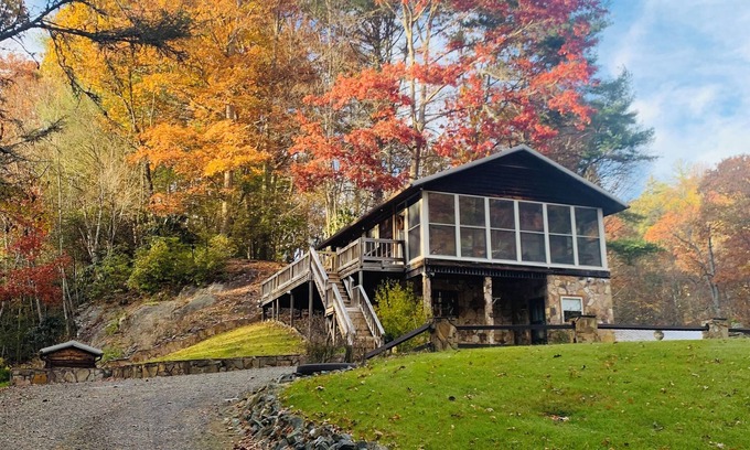 Laurel Springs House | Book for Fall - Peak Creek Cabin in Laurel Springs