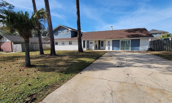 Thomas Drive House | Book your summer vacation with us!