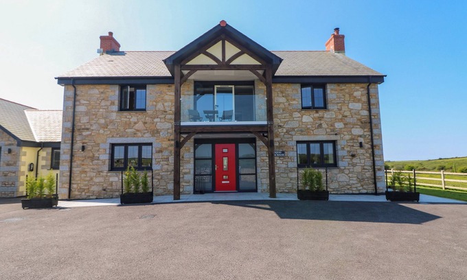 Mabe Cottage | BOQUIO FARMHOUSE, pet friendly, luxury holiday cottage in Helston