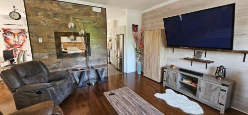 Saint-Brigitte-de-Laval House | Boreal Heaven Hot Tub