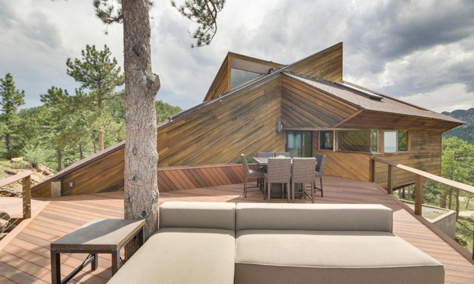 Boulder House | Boulder Barrett House on Mtn Peak with Hot Tub