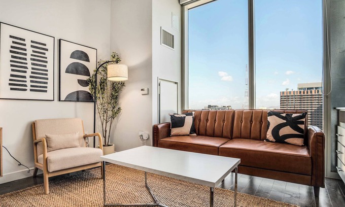 Downtown Phoenix Apartment | Boulevard Stays Highrise STU Sky Pool, Parking, Gym 20