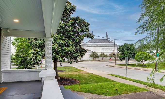 South Louisville House | Bourbon & Beyond!