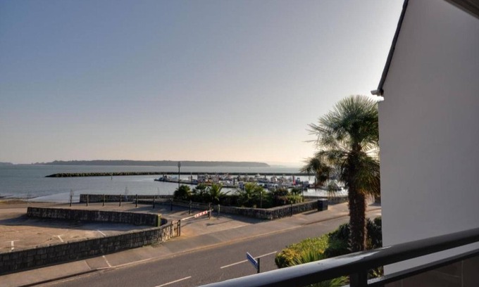 Poole House | Bournecoast: Three bedroom townhouse on Poole Quay with Harbour Views - HB10653