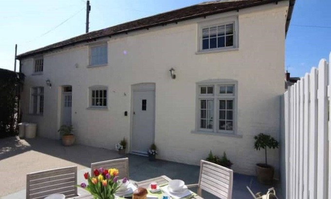 Twyford Cottage | Boutique 5 Bedroom(Sleep 12) Cottage Nr Winchester
