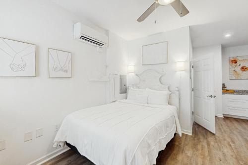 Goose Creek Hotel | Bowen Village 2118B