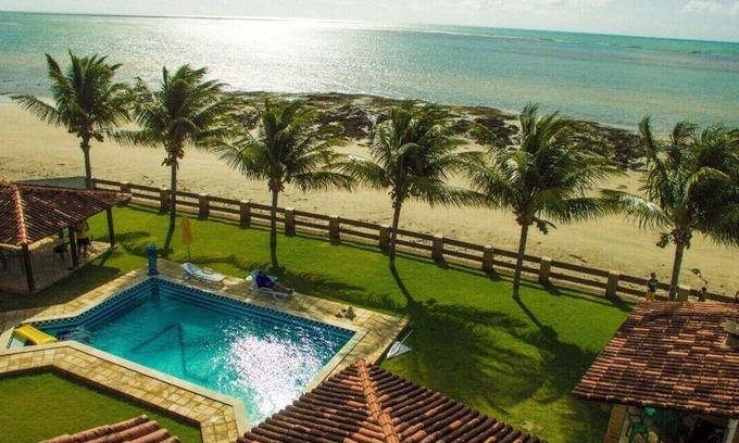 Sao Luzia House | Spectacular Casa Beira Mar in front of the beach of Tabuba, Suitable for Events