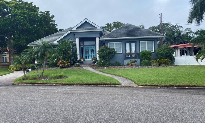 Bradenton House | Bradenton luxury waterfront 3-bedroom 3-bath home minutes from beaches.