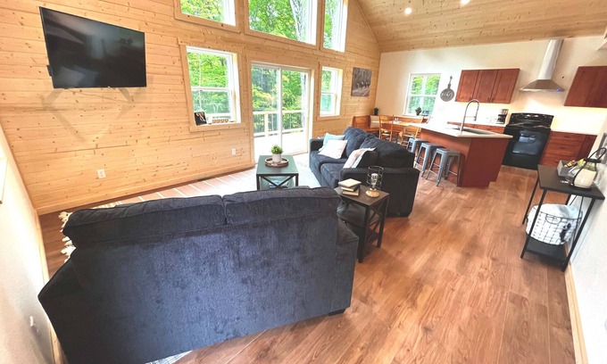 Phelps House | Brand New Build on Private Lake! Starlink Internet!