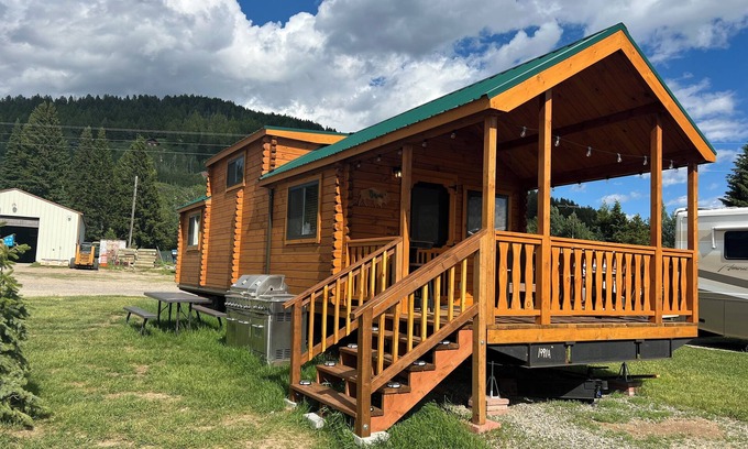 Island Park Cabin | BRAND NEW IN 2024! Easy access to Yellowstone NP!